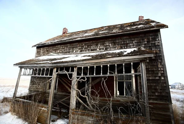 Altes Bauernhaus Winter Aufgegeben — Stockfoto