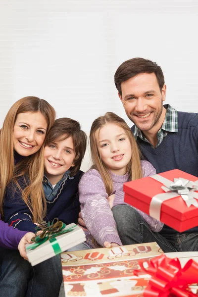 Feliz Familia Pasando Tiempo Juntos — Foto de Stock