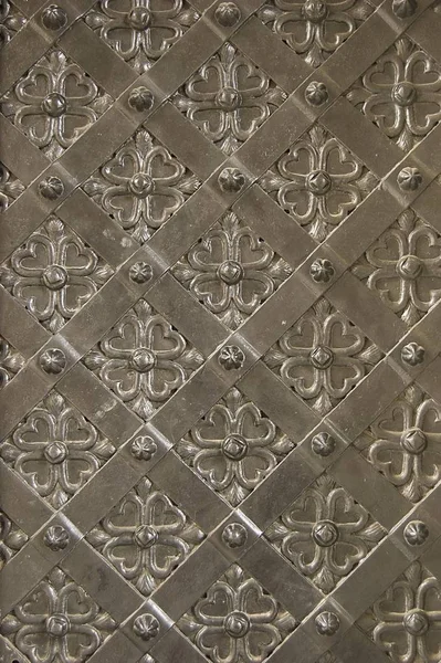 Stalen Klooster Deur Textuur Met Bloemen Ornament — Stockfoto