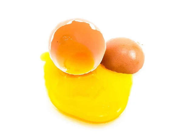 Разбитое Яйцо Белом Фоне — стоковое фото