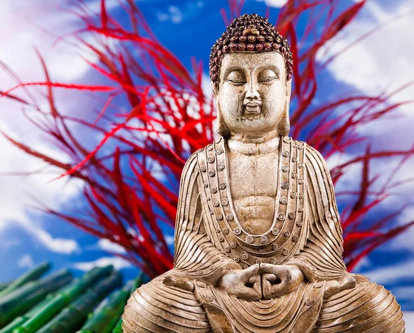 Βούδας Και Μπλε Ουρανό Φόντο Ζωντανά Χρώματα Φυσικό Τόνο — Φωτογραφία Αρχείου