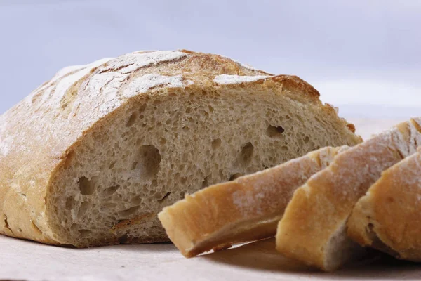 Pão Branco Fatiado Isolado — Fotografia de Stock