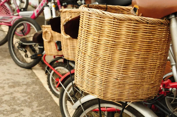 Bicicleta Con Cesta Mimbre — Foto de Stock