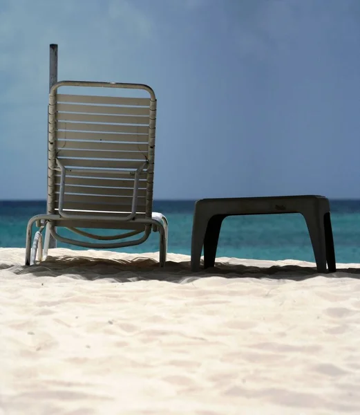 Guardando Orizzonte Sulla Spiaggia — Foto Stock