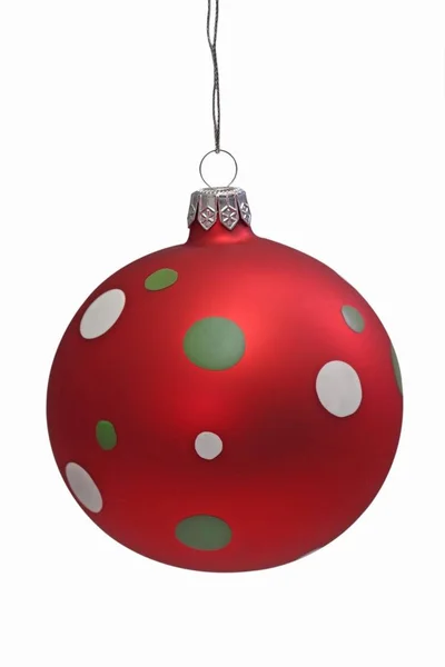 Rode Kerstboom Bal Met Vlekken Geïsoleerd Witte Achtergrond — Stockfoto
