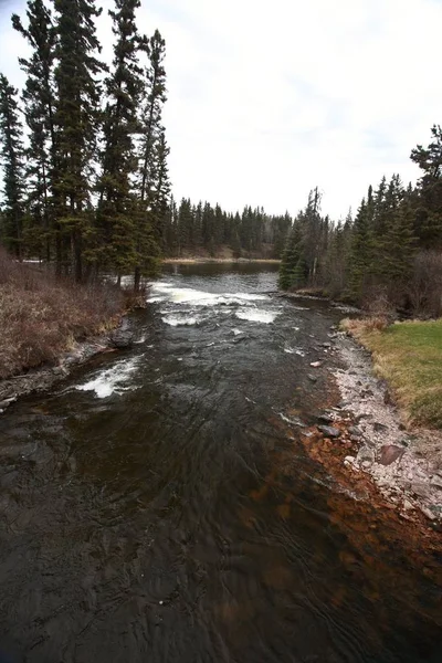 Forflödande Flod Mellan Två Nordliga Manitoba Lakes — Stockfoto