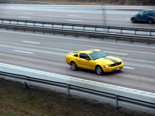 高速跑车在高速公路运动模糊的肖像 — 图库照片