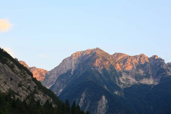 Προβολή Των Julian Alps Στη Σλοβενική Ύπαιθρο — Φωτογραφία Αρχείου