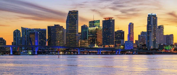 Miami Florydzie Zachód Słońca Biznesu Budynków Mieszkalnych Widok — Zdjęcie stockowe