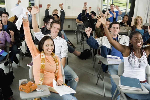 Students Raising Hands Classroom — Stock Photo, Image