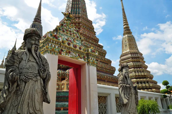 Pagoda Ile Çin Dev Heykel Tayland Tapınağı — Stok fotoğraf