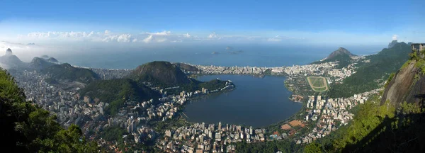 救い主キリストからリオ ジャネイロ 都市および海岸のパノラマ ビューを見るブラジル風景 — ストック写真