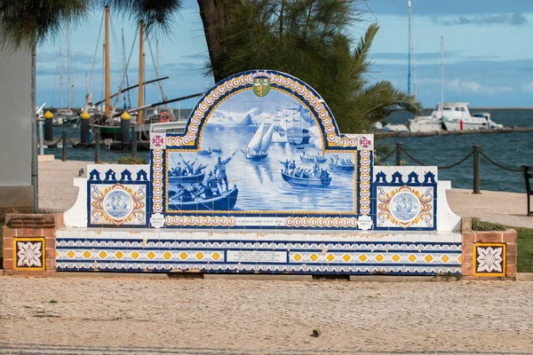 美丽的装饰的 Azulejo 长椅上的 Olhao 葡萄牙城市 — 图库照片
