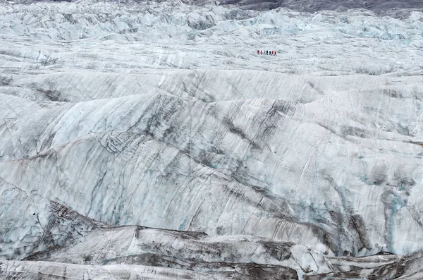 Vatnajokull Παγετώνα Άγρια Πεζοπορία Ομάδα Μικρών Ανθρώπων Ισλανδία — Φωτογραφία Αρχείου