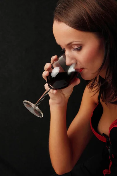 Jeune Femme Lingerie Sexy Avec Verre Vin Rouge Sur Fond — Photo