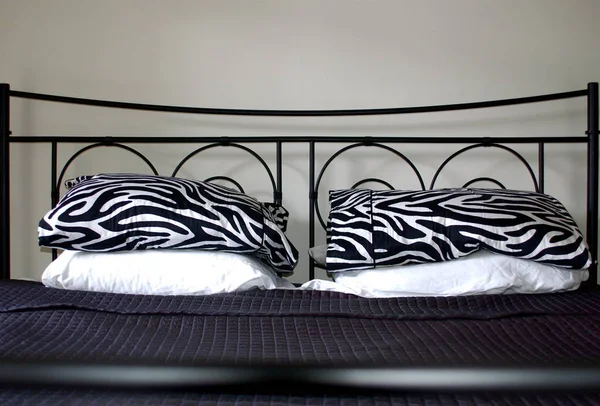 View Foot Bed Showing Length Bed Iron Headboard Pillows Black — Stock Photo, Image