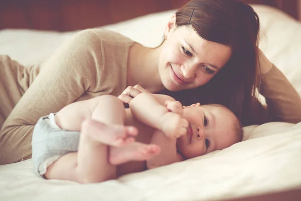 Retrato Una Madre Con Bebé Meses — Foto de Stock