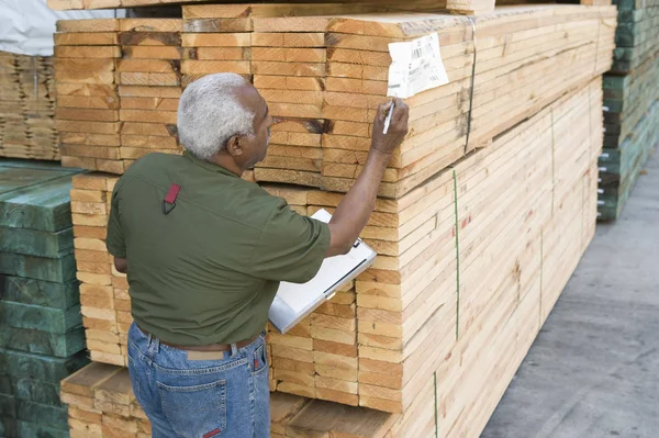 Hombre Que Trabaja Almacén —  Fotos de Stock