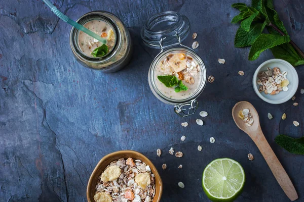 Batido Frutas Con Menta Muesli Mesa Piedra — Foto de Stock