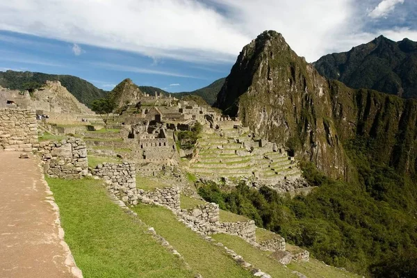 Machu Picchu Sitio Precolombino Inca Ubicado Una Cresta Montaña Sobre — Foto de Stock