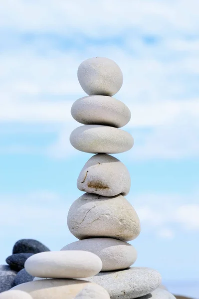 Stapel Kiezels Achtergrond Van Hemel — Stockfoto