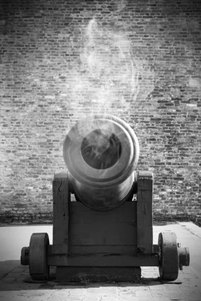 Vintage Cannon Descanso Aire Libre Parque Fortaleza Kalemegdan —  Fotos de Stock