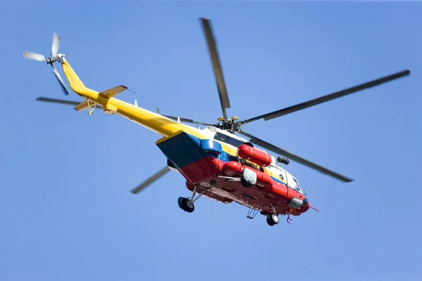 马来西亚消防救援直升机图片 — 图库照片