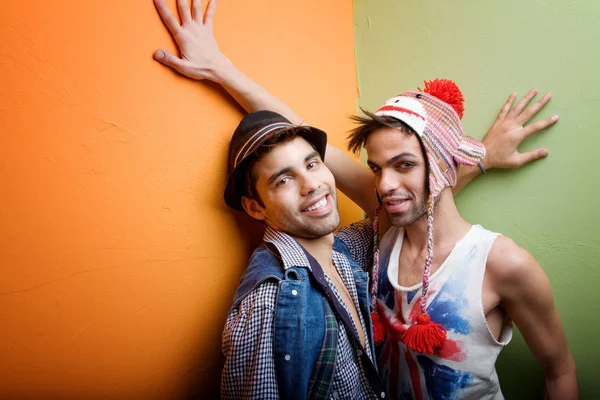 Dos Guapos Jóvenes Gay Pie Una Esquina — Foto de Stock