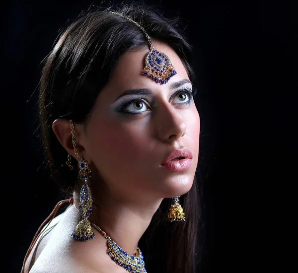 Ritratto Ravvicinato Una Bella Donna Che Indossa Indiano Tradizionale — Foto Stock