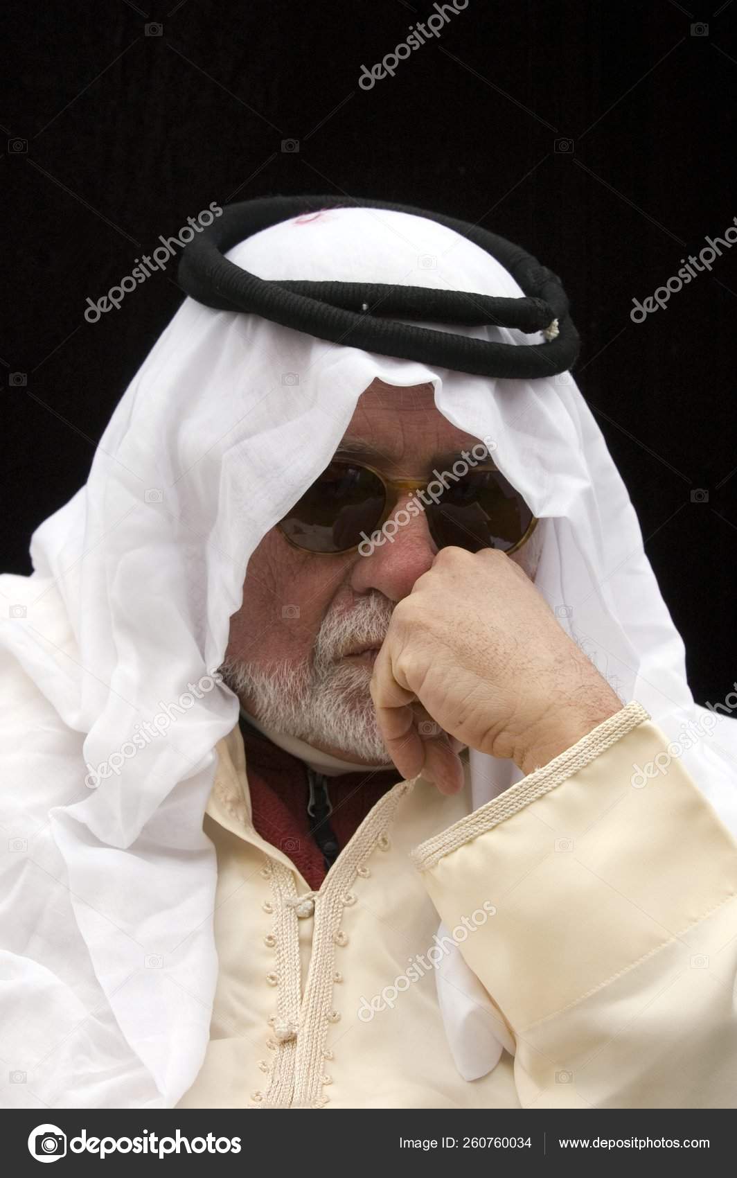 Stockfotos Dishdash Bilder Stockfotografie Dishdash Lizenzfreie Fotos Depositphotos