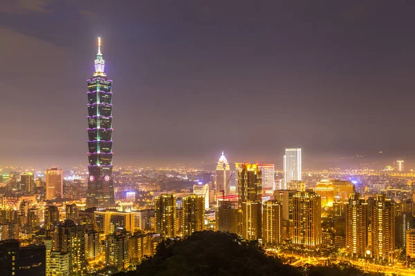 Taipei Tayvan Silüetini Gece Karanlığında Oluşturmak — Stok fotoğraf