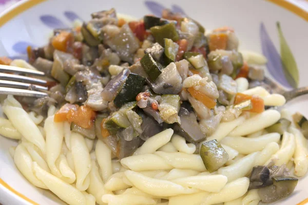 Macarrones Con Ragú Verduras Una Salsa Vegetariana Estilo Boloñés — Foto de Stock