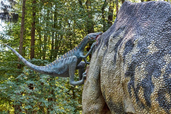 Gran Modelo Dinosaurio Prehistórico Troodon Ataque Parasaurolophus Paisajes Realistas — Foto de Stock