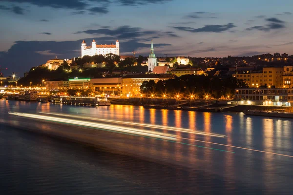 Stadt Bratislava Hauptstadt Der Slowakischen Republik Nachtansicht Auf Die Donau — Stockfoto