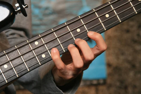 Músico Tocando Instrumento Corda — Fotografia de Stock