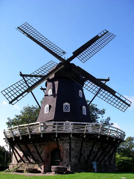 Портрет Голландського Вітряка Блакитному Небі — стокове фото