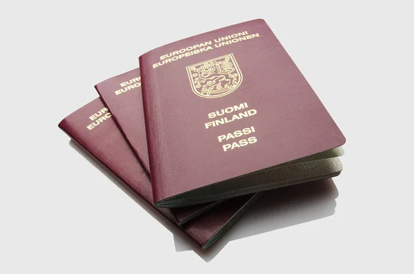 几堆孤立的芬兰护照 — 图库照片