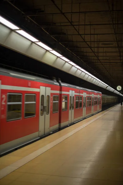 Vlak Metra Pohybu Podzemním Vlakovém Nádraží — Stock fotografie