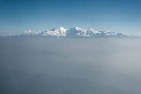 Himalaya Zoals Gezien Vanuit Een Vliegtuig Nepal Wolkenlaag Onder Bergtoppen — Stockfoto