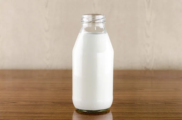 Latte Bicchiere Bottiglia Sfondo Tavolo Legno — Foto Stock