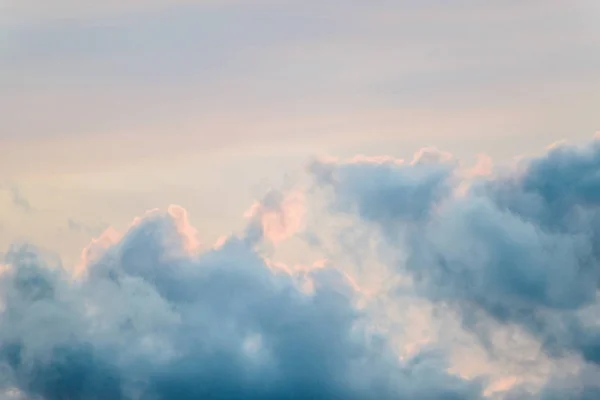 Gün Batımından Önce Bulutlu Güzel Gökyüzü — Stok fotoğraf
