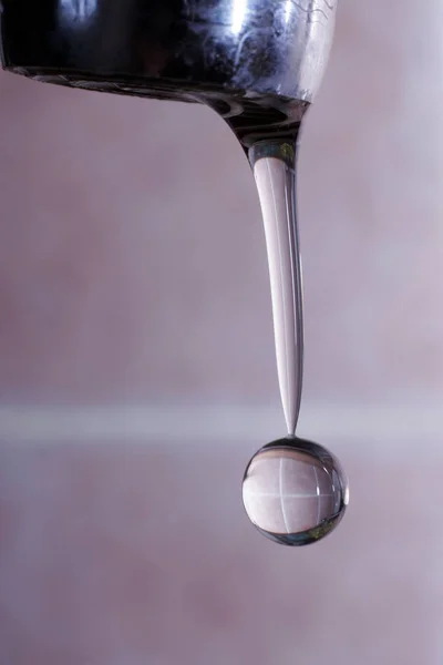 Imagem Uma Gota Com Reflexão Dentro — Fotografia de Stock