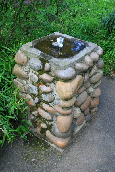 Beber Fuente Una Acera Parque — Foto de Stock