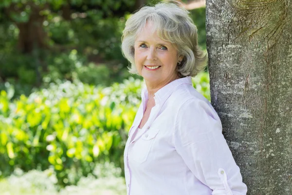 Side View Portrait Mature Woman Leaning Tree Trunk Park — Stock Photo, Image