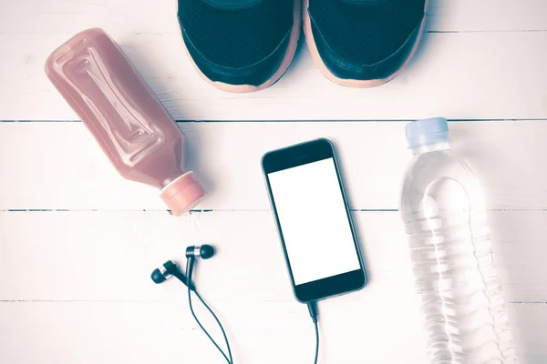 Loopschoenen Jus Orange Drinkwater Telefoon Wit Hout Achtergrond Vintage Toon — Stockfoto