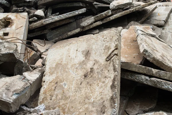 Oogsten Van Beschadigde Betonblokken Bouwpuin — Stockfoto