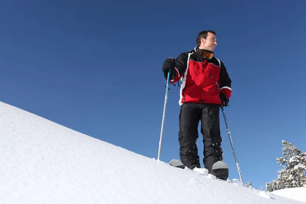 Skiër Alleen Het Moment Van Dag — Stockfoto