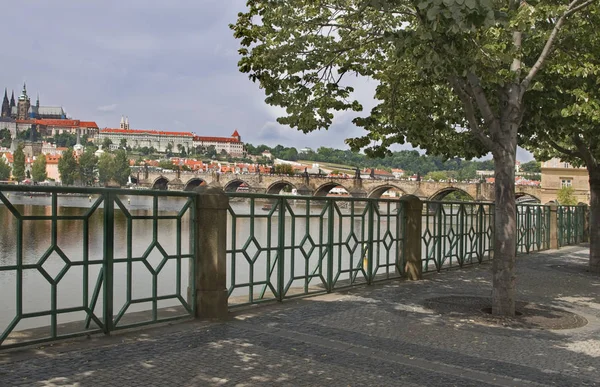 Vista Prague Près Pont Charles Sur Rive Gauche Rivière Vltava — Photo