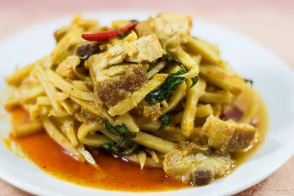 Thais Eten Bamboe Schiet Curry Met Knapperig Varkensvlees — Stockfoto