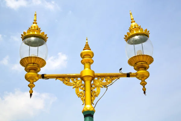Бангкок Таиланд Уличный Фонарь Небе Дворцы Храм Абстрактный Солнечный День — стоковое фото